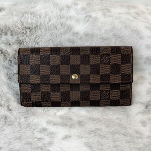 Louis Vuitton Damier Ebene Sarah Wallet. P0003